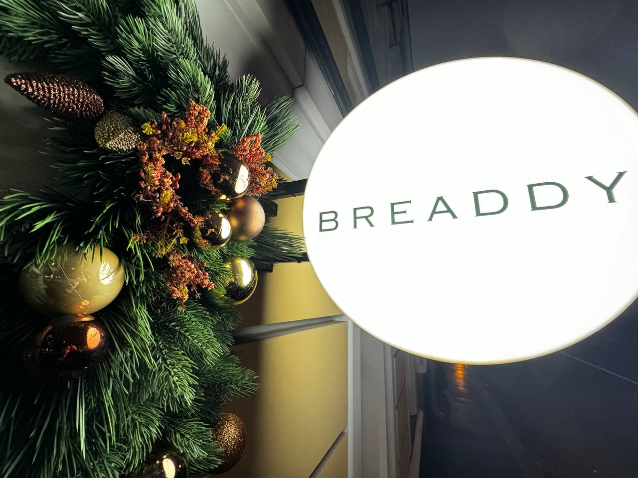 Breaddy кафе на Арбате новогоднее украшение (7)